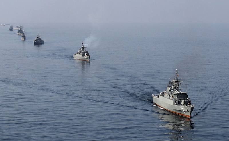 Iranian Navy boats take part in maneuver